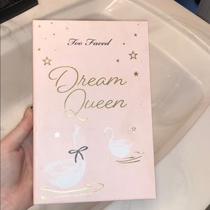 Too Faced Dream Queen palette